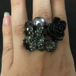 Stretch band fashion statement ring